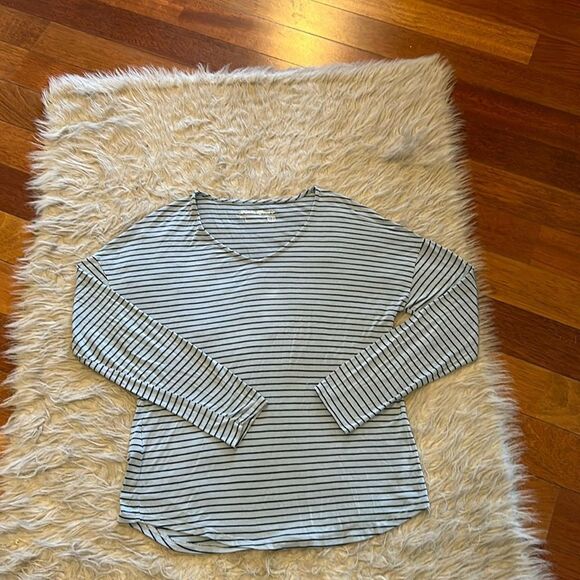 Eddie‎ Bauer light blue and black stripped vneck rayon stretch long sleeve shirt - Picture 1 of 5